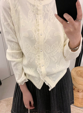 可可-韩系圆领蕾丝拼接立体叶子图案洋气珍珠单排扣针织开衫65298