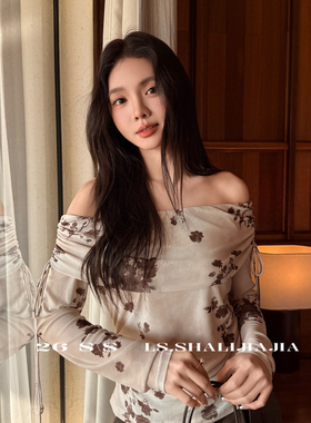 LS-26年早春上新法式复古印花一字肩设计感时尚慵懒上衣小衫23066
