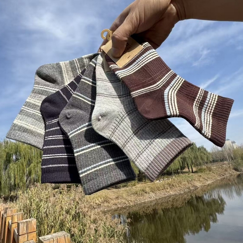 秋冬季儿童袜子洋气新款条纹袜子男童女童透气吸汗中长筒厚棉袜子
