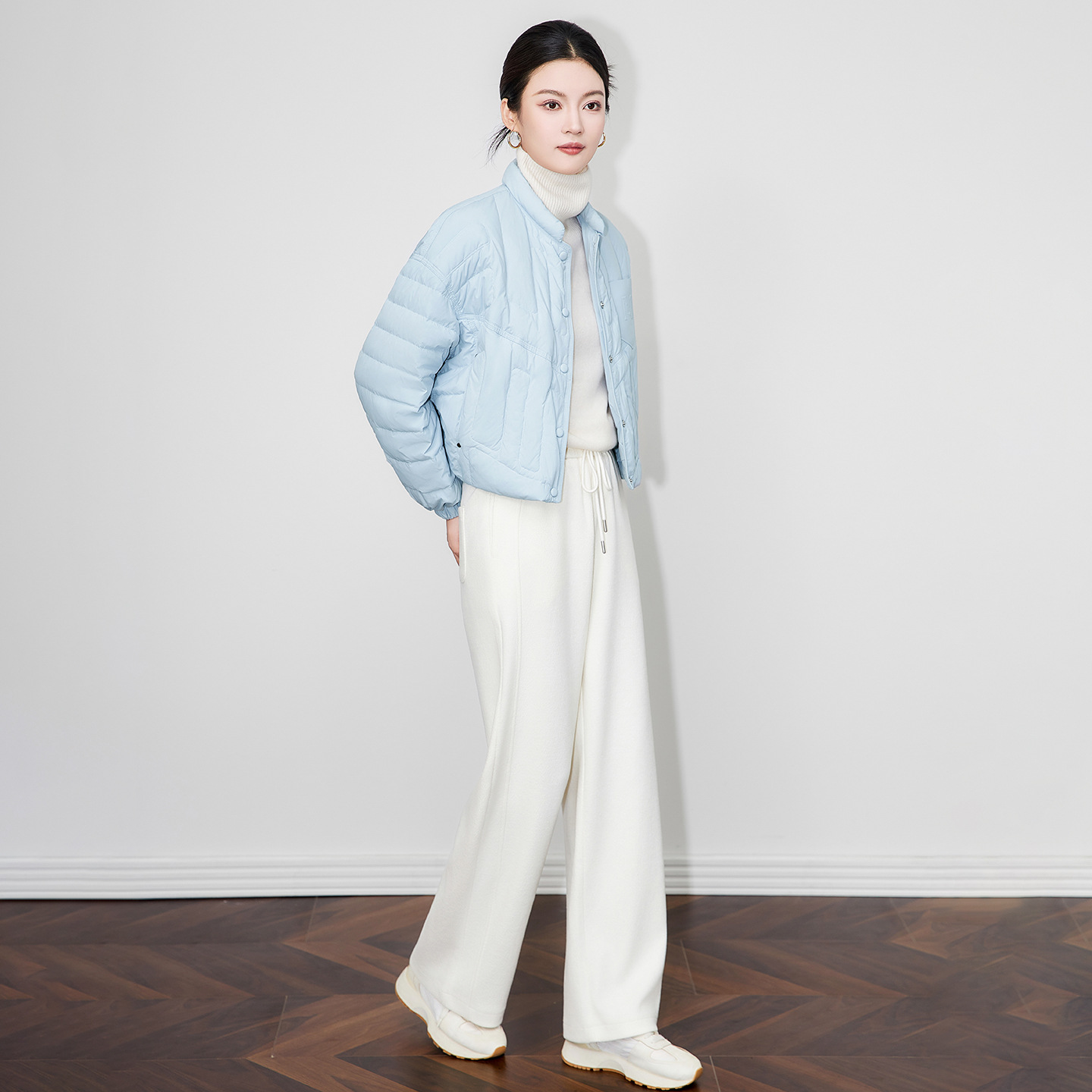 90白鸭绒短款羽绒服外套防风保暖立领甜美运动减龄学院风