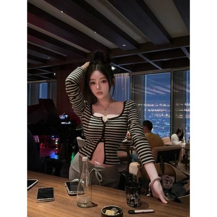 法式复古黑色条纹方领长袖T恤女性感修身显瘦小个子短款防晒上衣