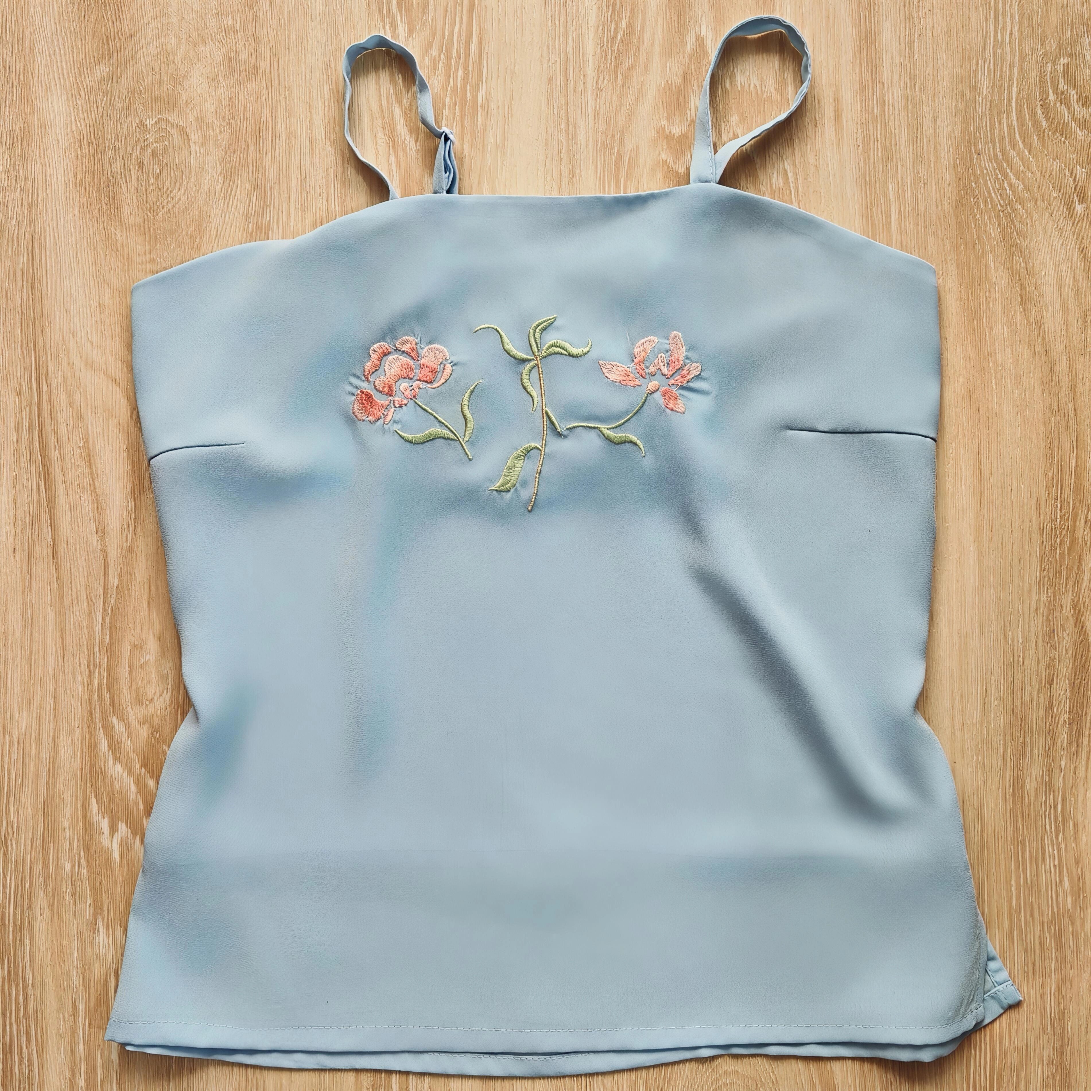 汉服宋制绣花薄款吊带背心春夏图片