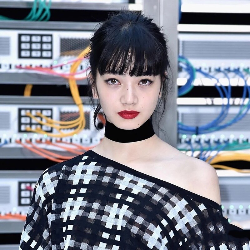 小松菜奈同款黑色丝绒布颈带项链女简约chioker锁骨链项圈脖颈链图片
