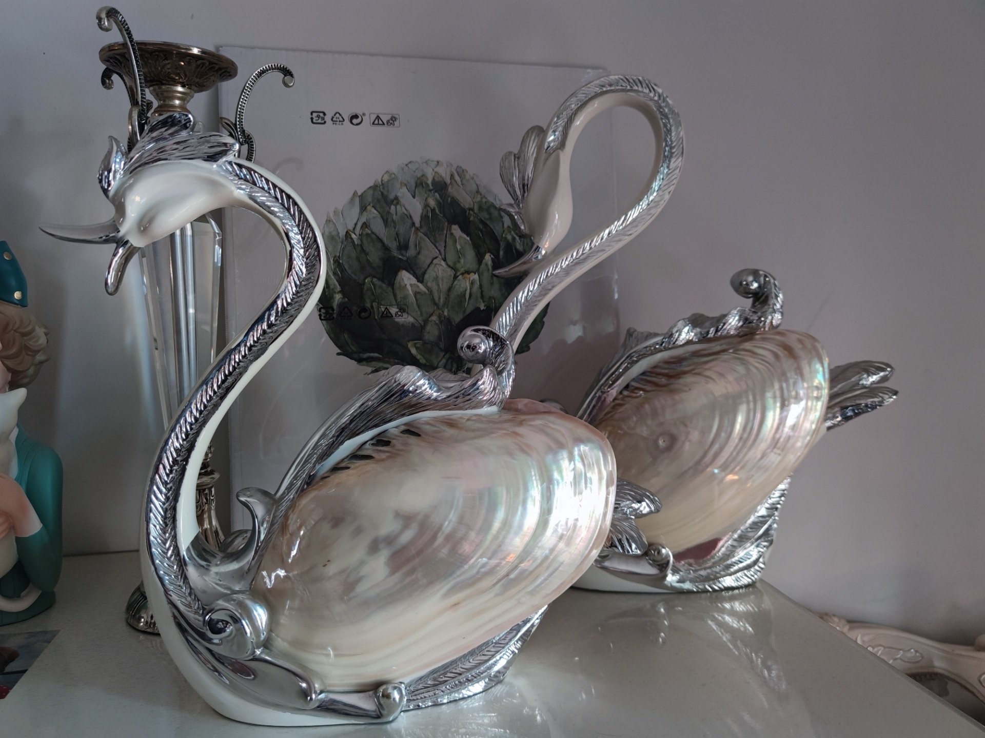 天鹅摆件,工艺品,贝壳材质.仅限上门自提.易碎品不邮寄.