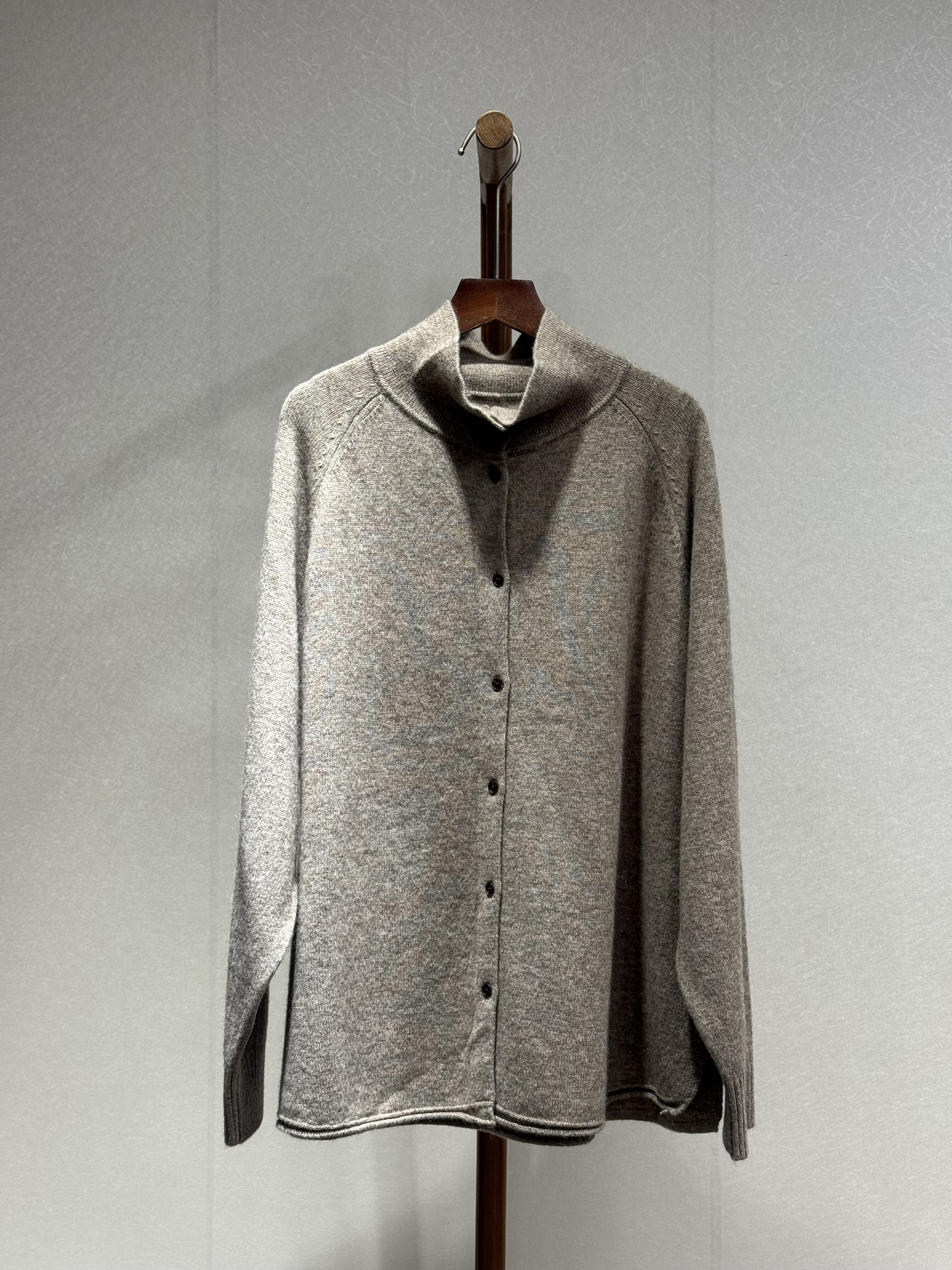 原创设计 欧韩时尚百搭气质慵懒风 格调牦牛绒立领开衫毛衣7160