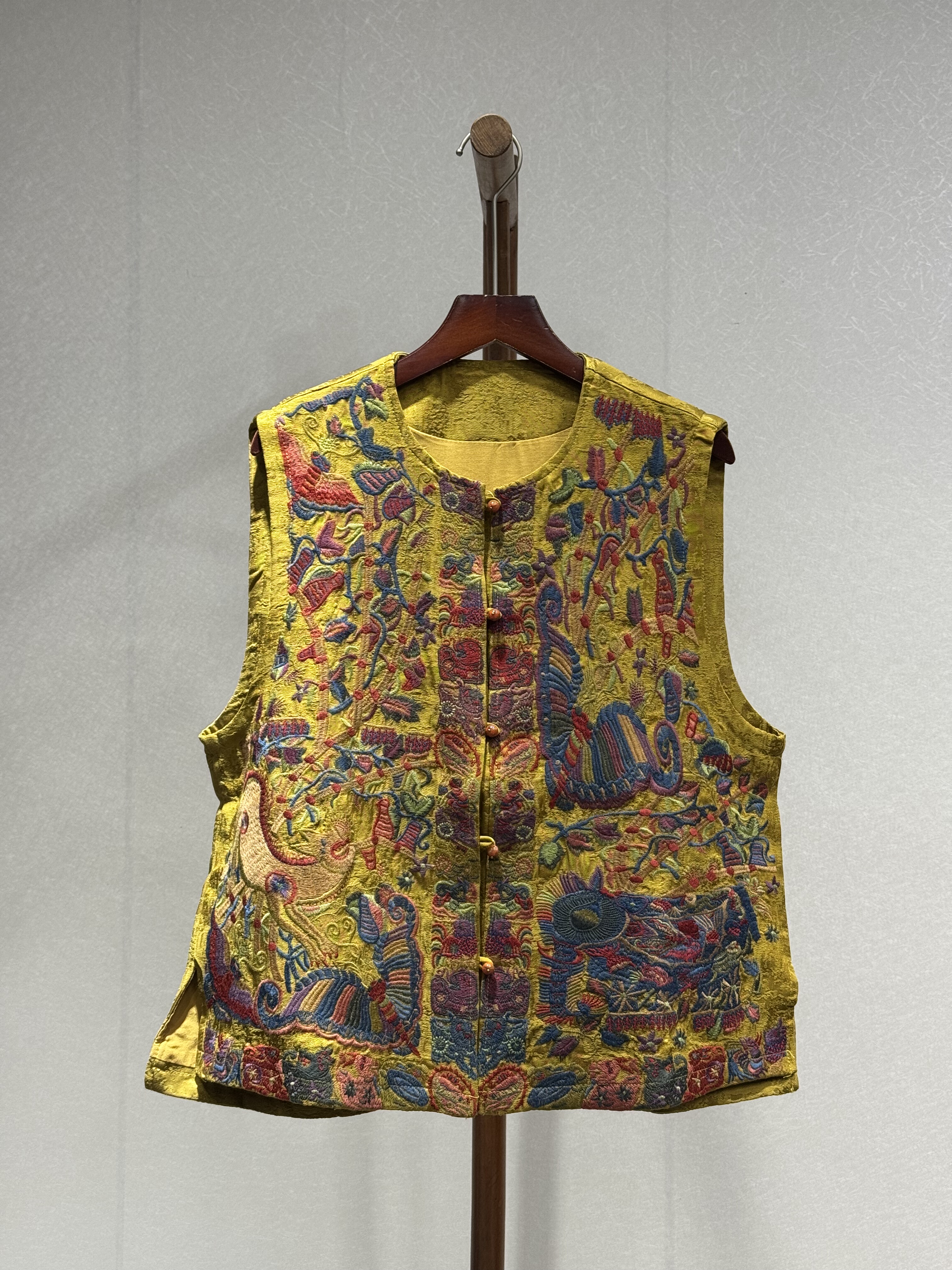 原创设计 重磅香云纱老料 重工满绣时尚百搭气质秋季马甲2401