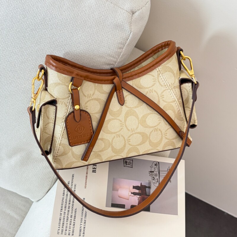 腋下包包2026春季新款时尚百搭潮流高级感轻奢小众单肩斜挎小方包