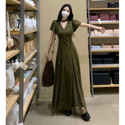 清冷感墨绿色V领挂脖连衣