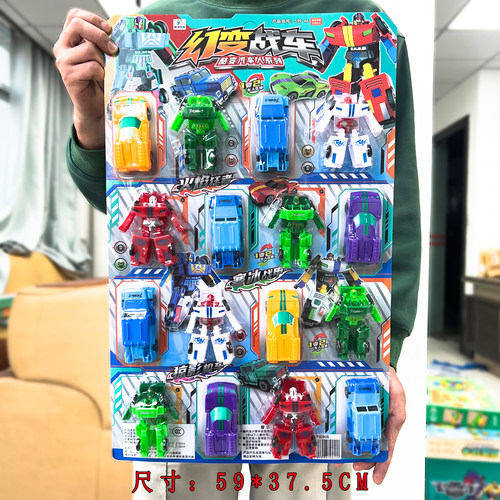 儿童变形机器人男孩玩具吊板挂板热卖摆摊公园商超学校周边批发