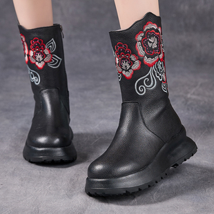 绣花皮鞋女冬季加绒保暖舒适厚底马靴真皮复古民族风中筒妈妈靴子