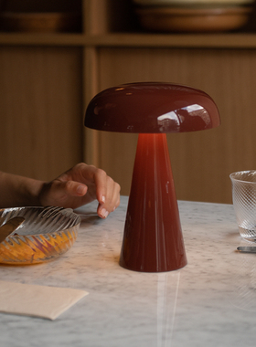 sort丹麦&Tradition北欧复古灯无线充电调光台灯简约创意设计SC53