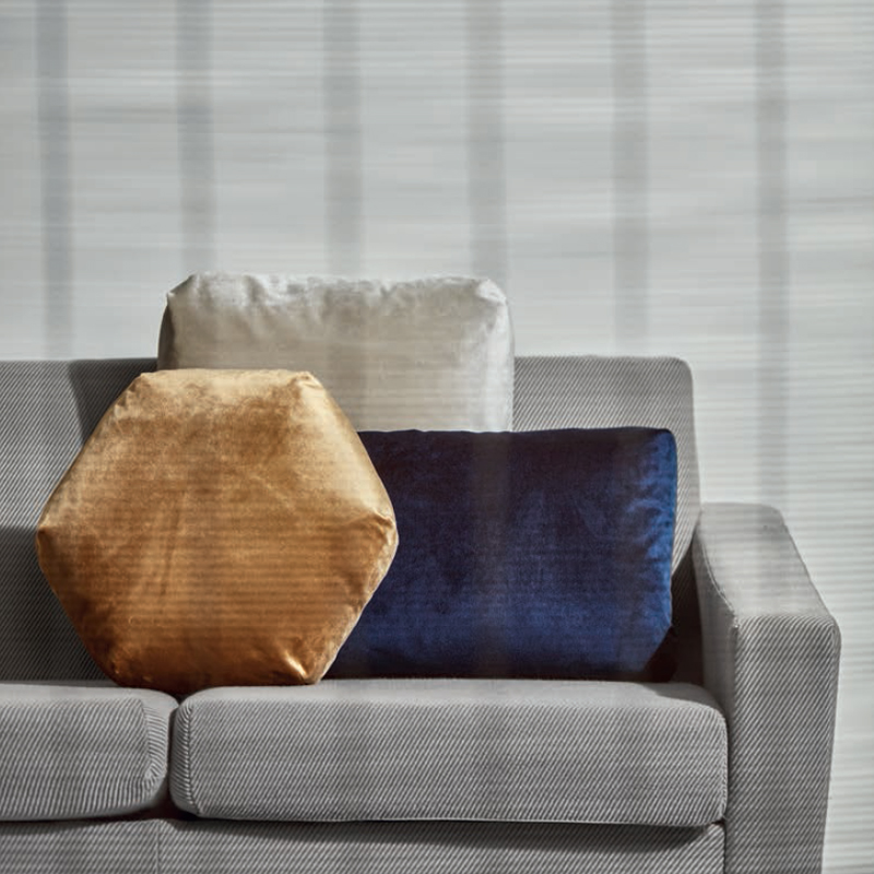 绒面复古抱枕纯色羽绒靠垫北欧