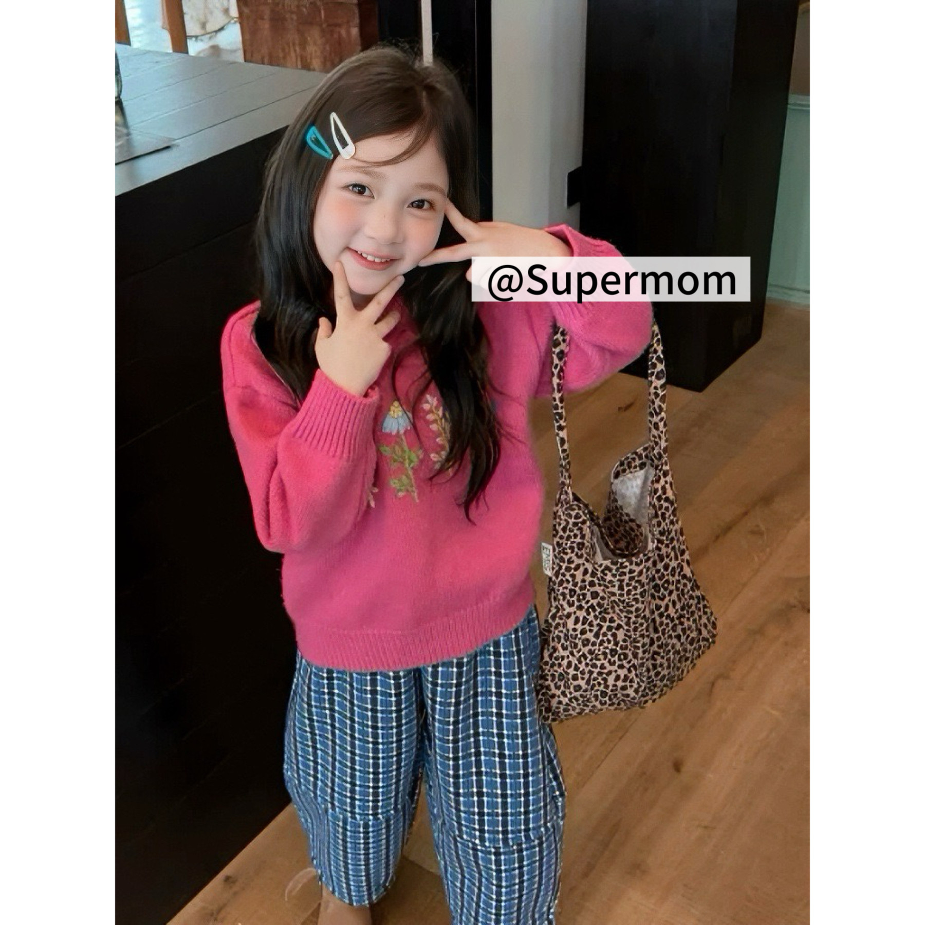 女童26冬季小花刺绣加厚毛衣