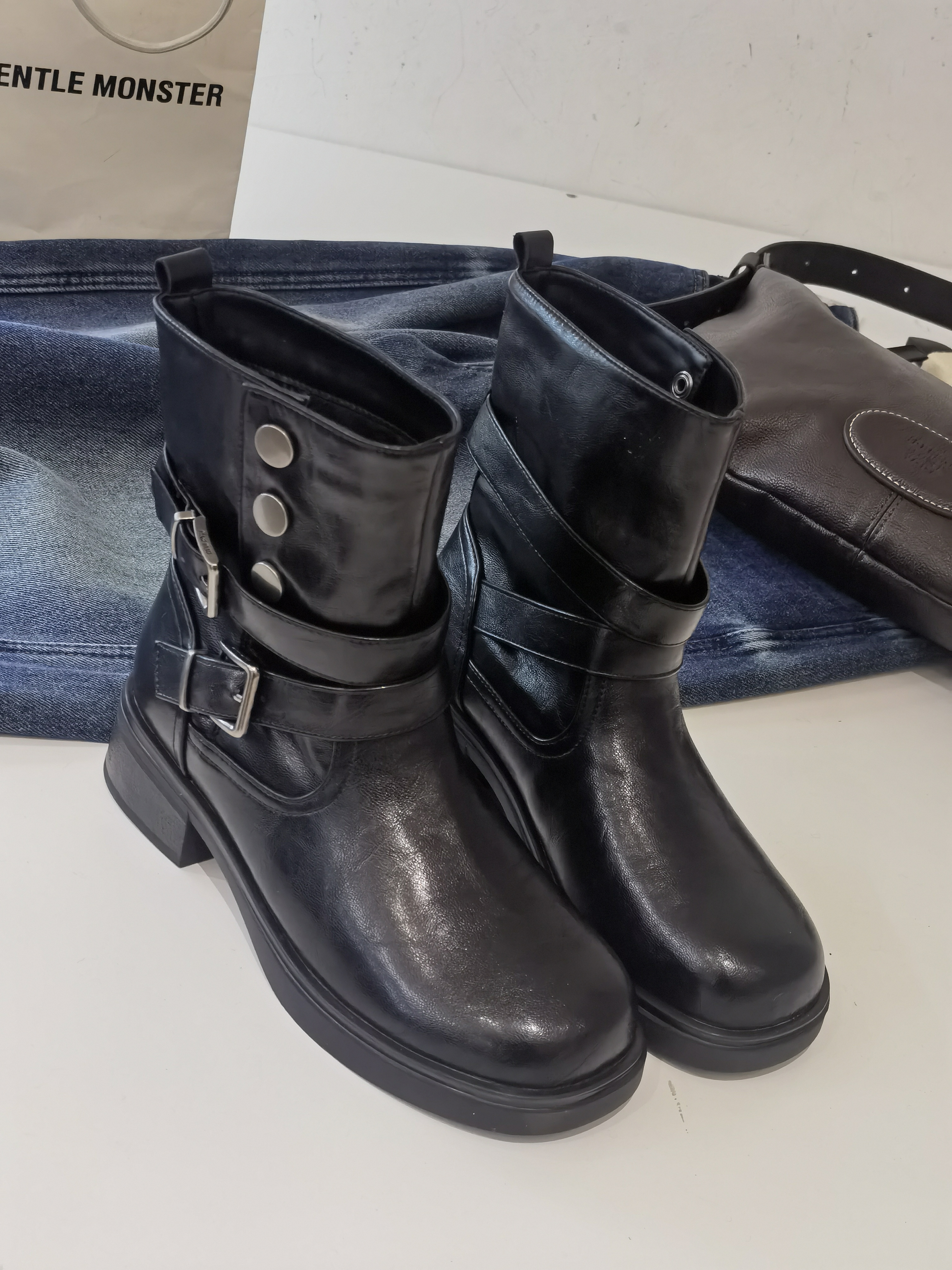 复古西部短靴女秋冬新款加绒厚底机车靴粗跟方头短筒马丁靴37220B