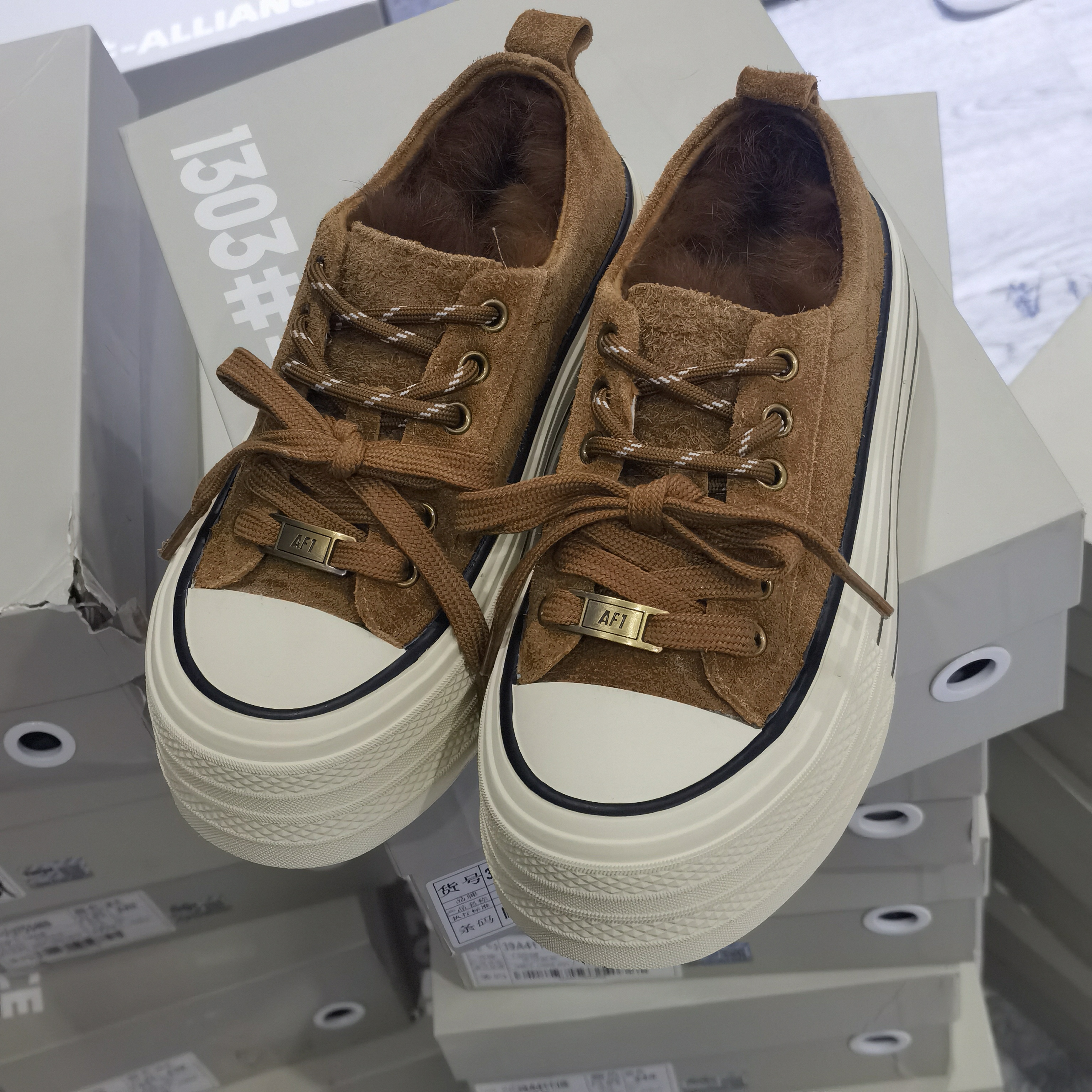 欧洲站厚底加绒板鞋冬款加厚圆头做破松糕鞋休闲鞋女街头潮4113B