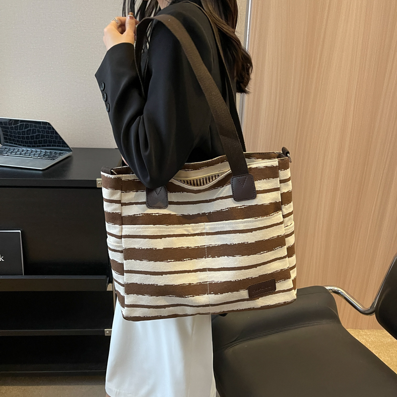 新款大包女手提单肩大容量撞色时尚女包学生书包日韩简约休闲包