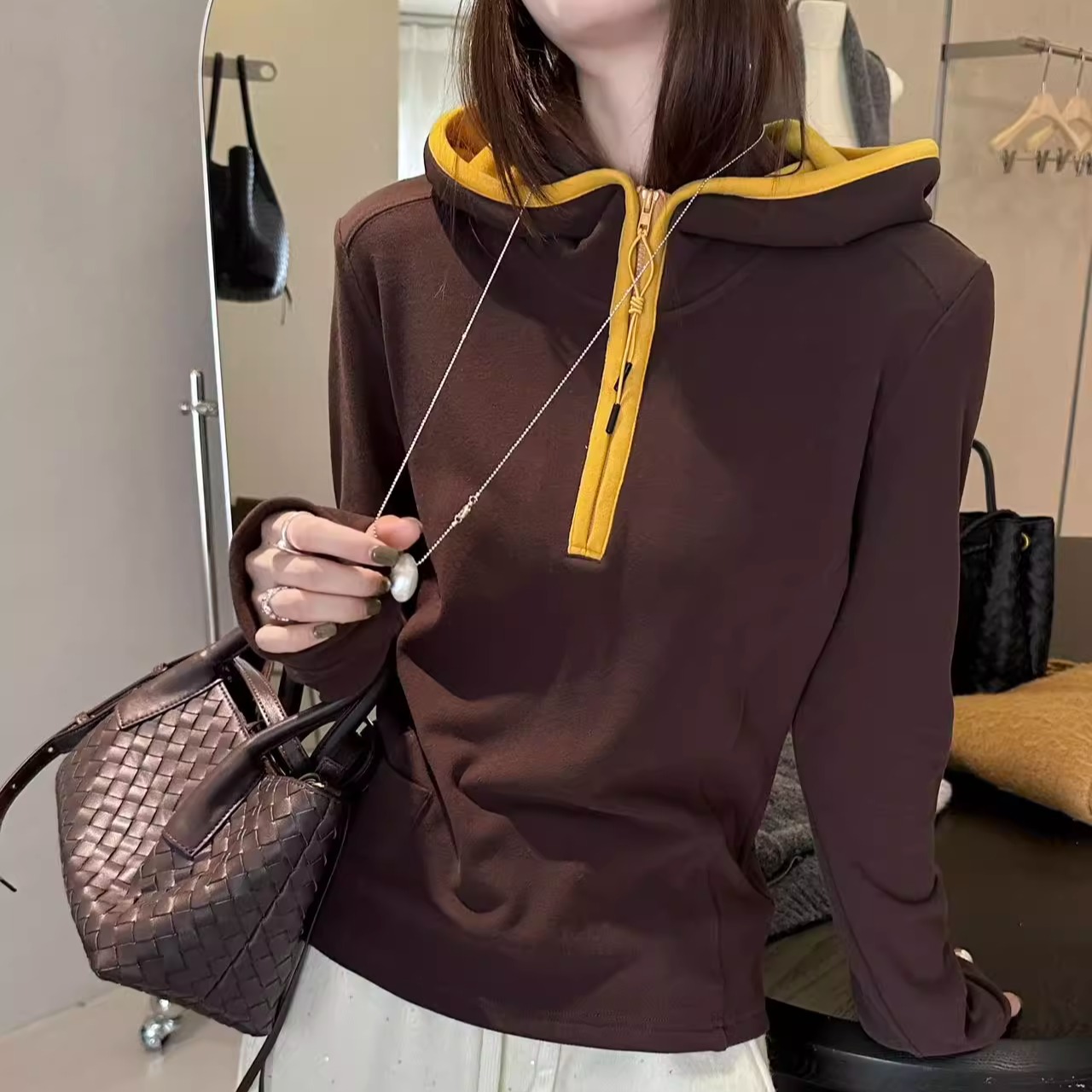 连帽领拼色半扣修身长袖T恤