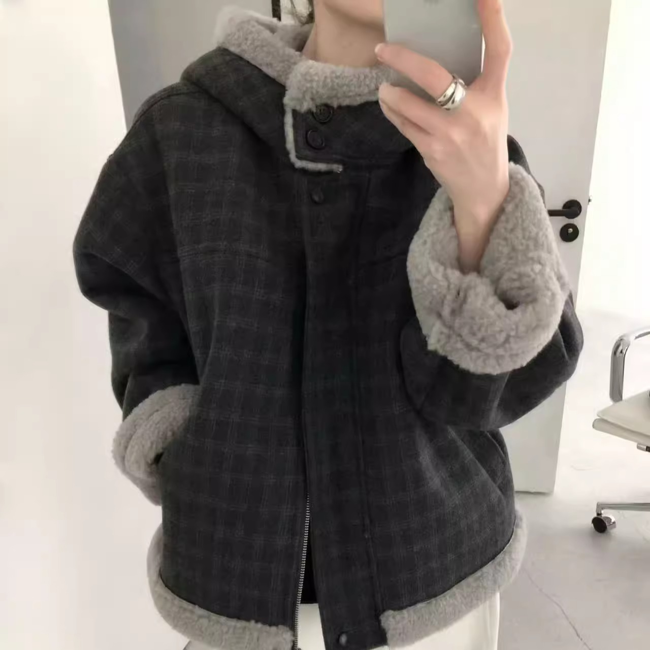 格子高级感羊羔毛内里保暖外套