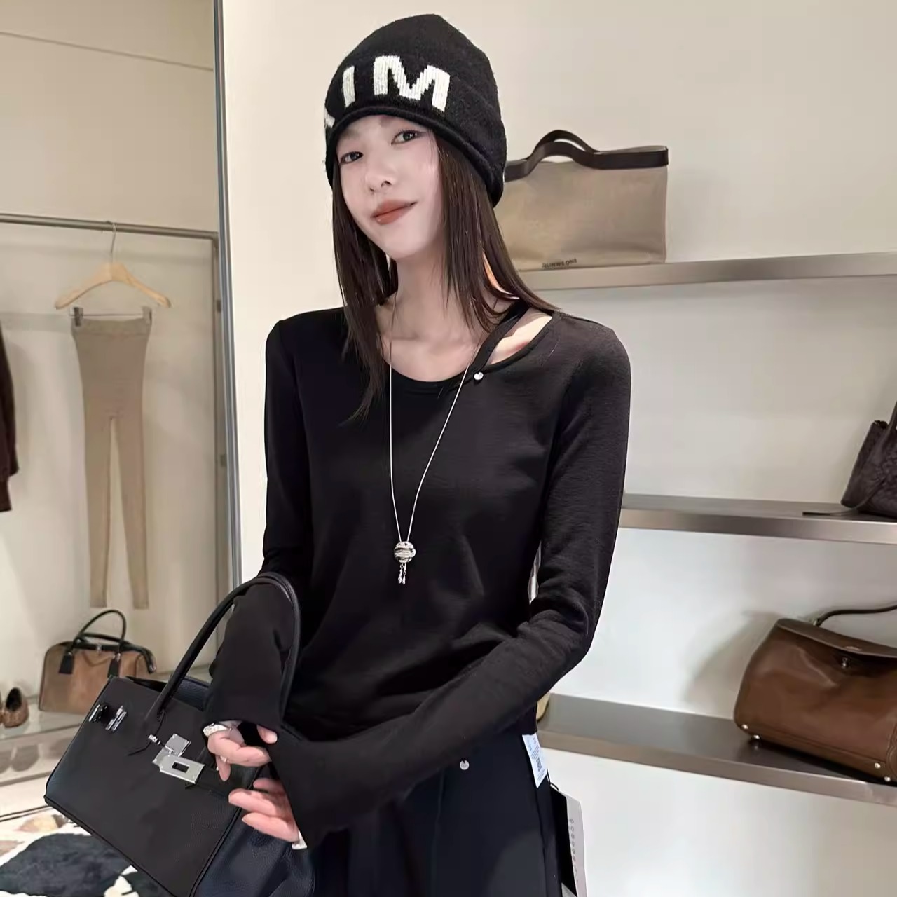 圆领露锁骨纯色短款修身长袖T恤