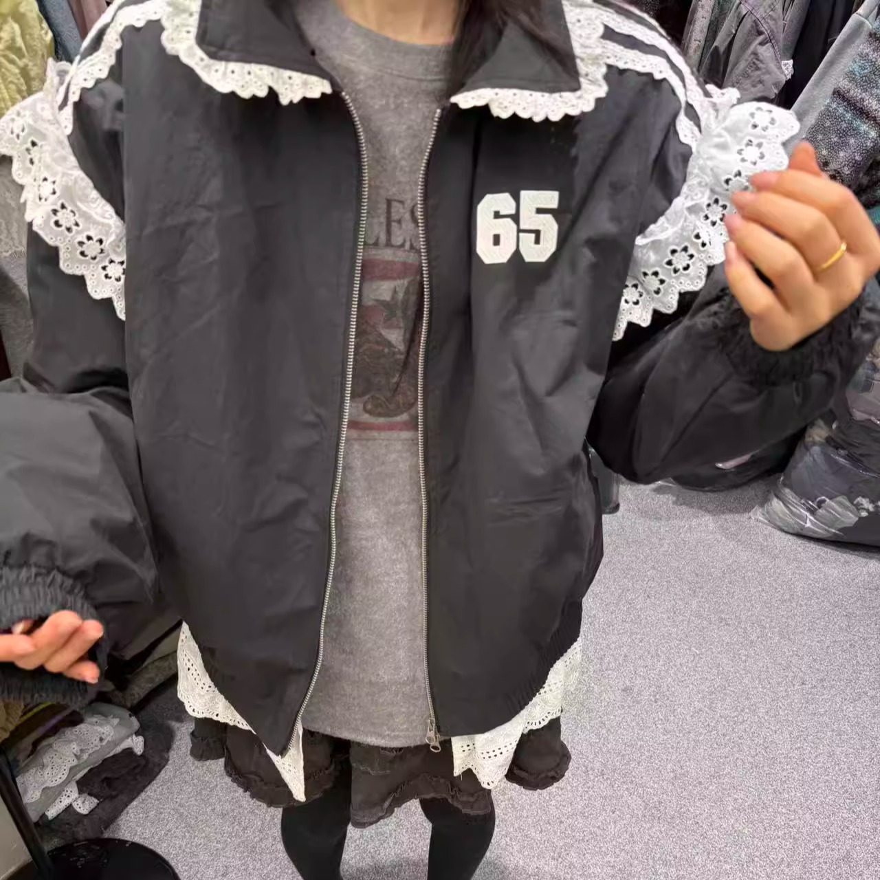 DUODUO 翻领蕾丝花边三杠边条后背字母夹棉风衣外套棉服