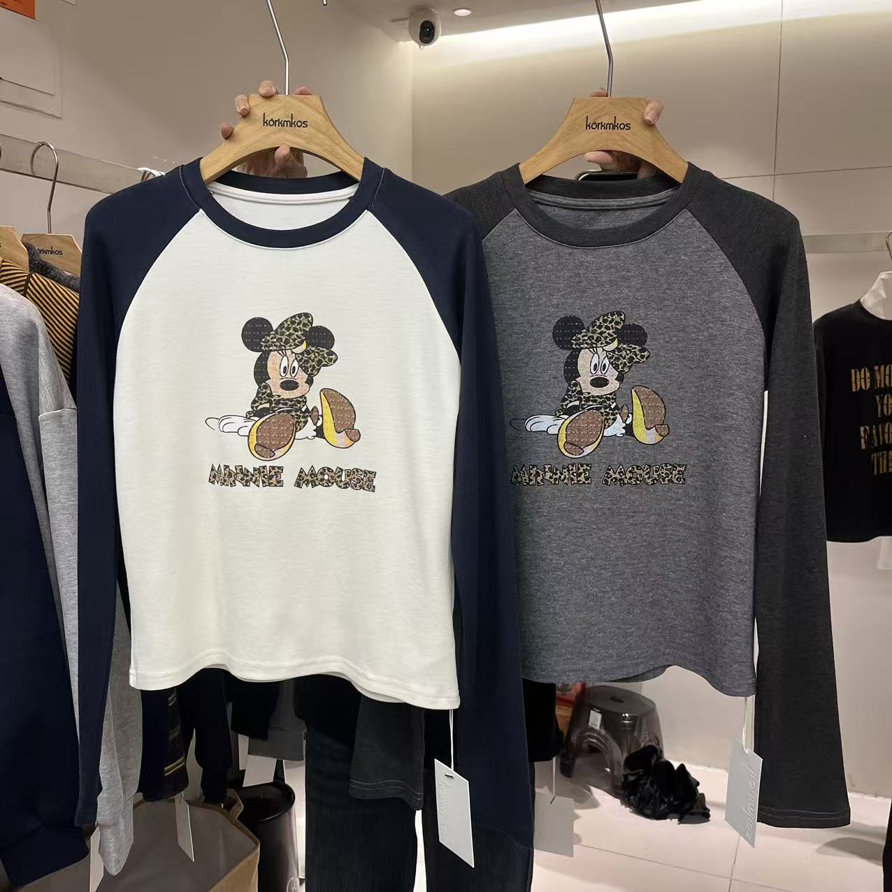 字母卡通图案插肩袖拼色修身T恤