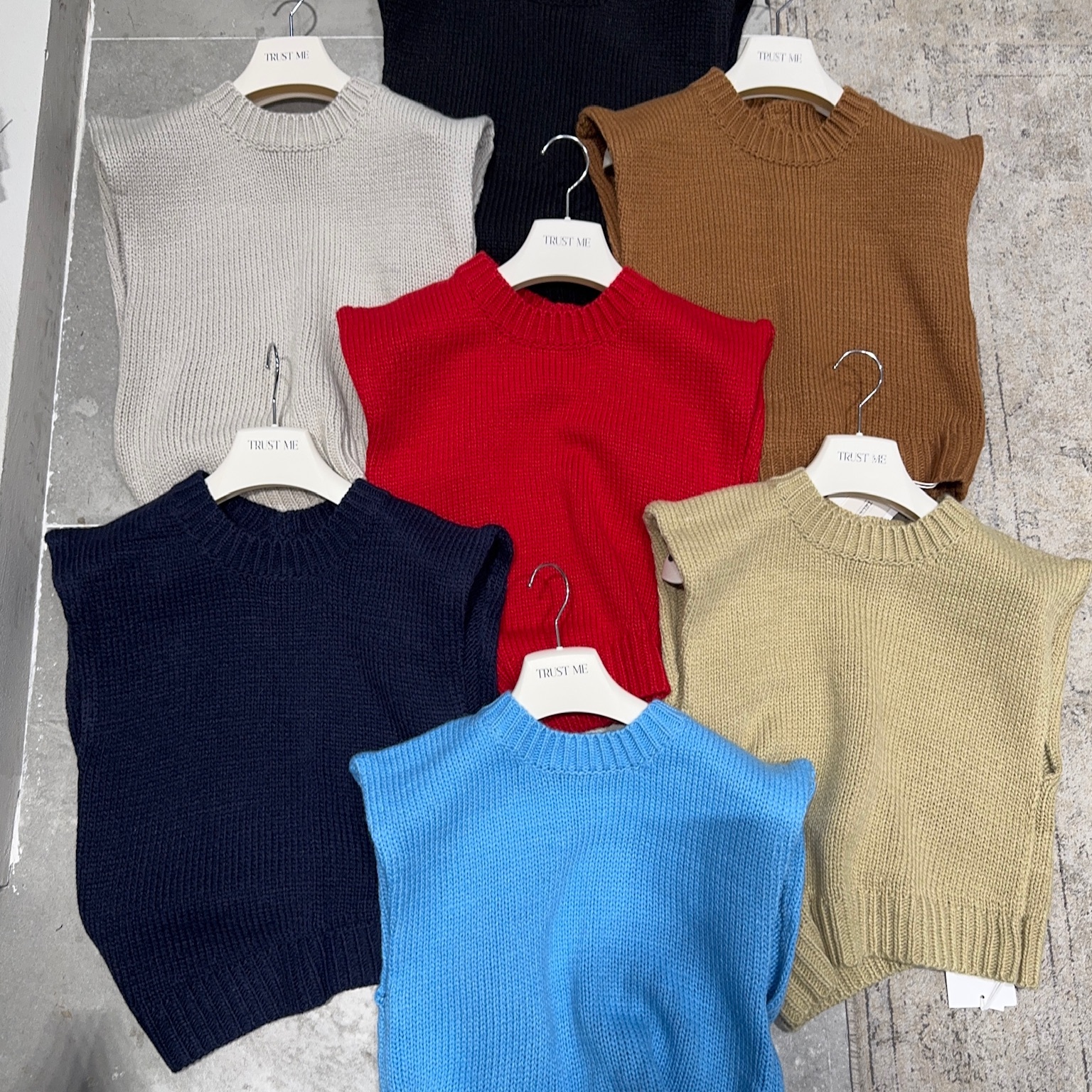 纯色后背镂空羊毛背心针织衫