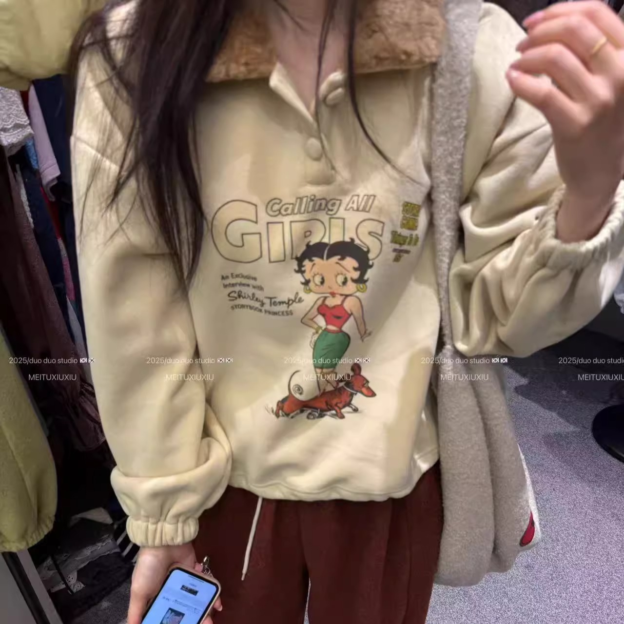 DUODUO翻领字母卡通图案短款卫衣