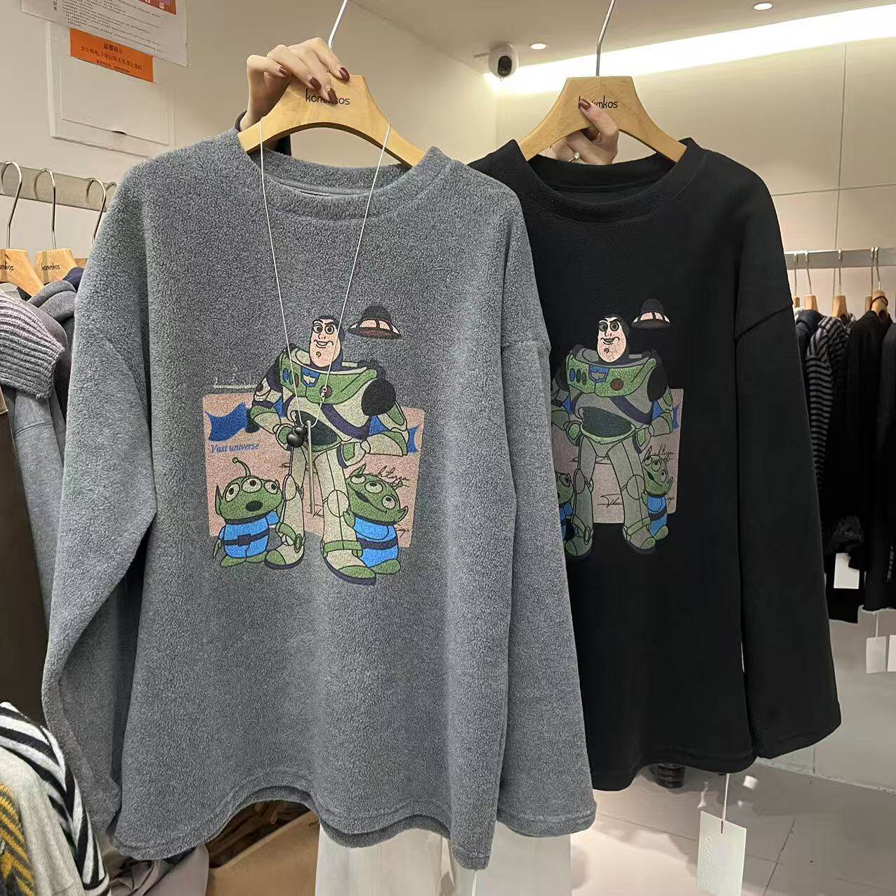 宽松型卡通图案长袖圆领套头