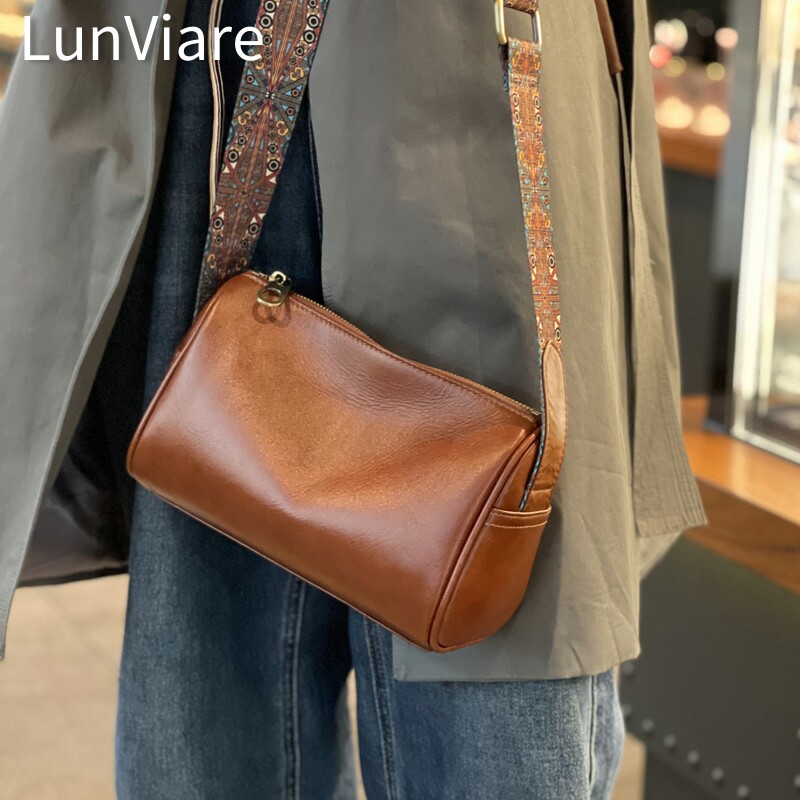 法国LunViare牛皮单肩斜挎枕头包