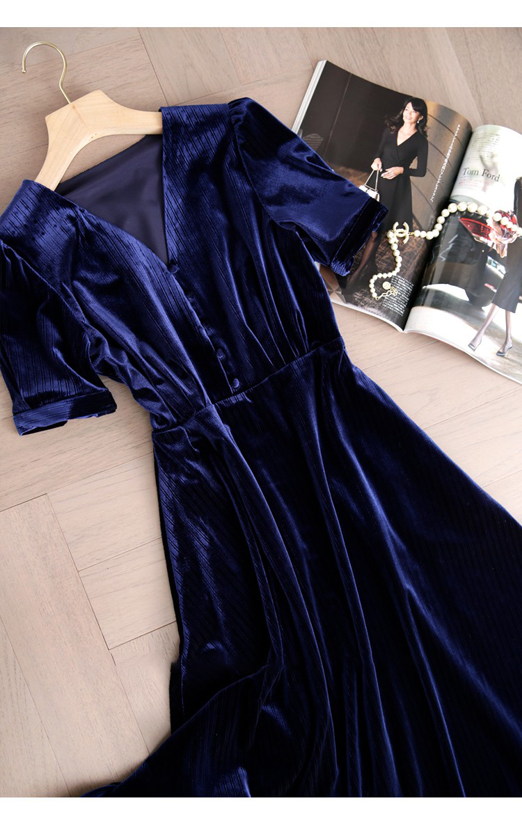 A字丝绒V领短袖连衣裙