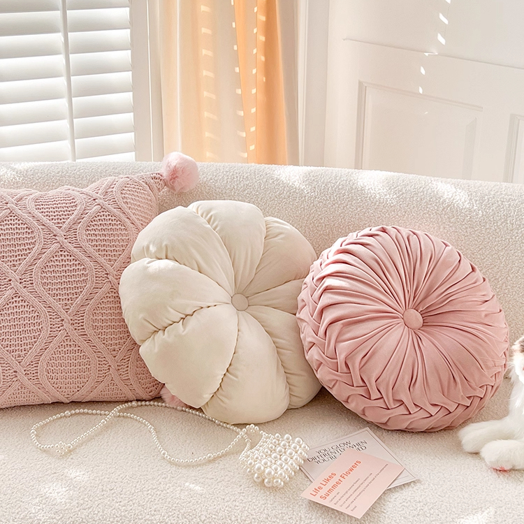 ins风轻奢小雏菊蔓越花朵抱枕