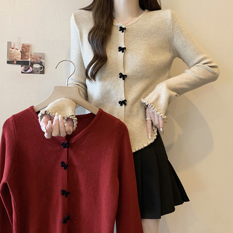 红色喇叭袖针织衫女秋冬2024新款