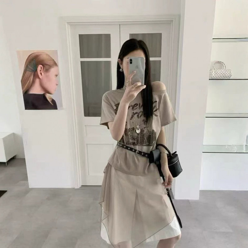 韩系设计感斜肩印花短袖T恤女夏季独特别致漂亮巨好看上衣配屁帘