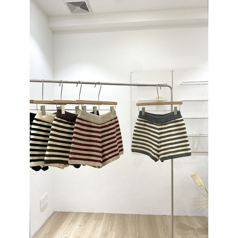 日韩系复古简约松紧高腰条纹针织短裤女春秋外穿百搭显瘦阔腿靴裤