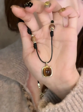 橘几铜合金皮质吊坠虎眼石吊坠皮绳项链女秋冬中古装饰毛衣链配饰
