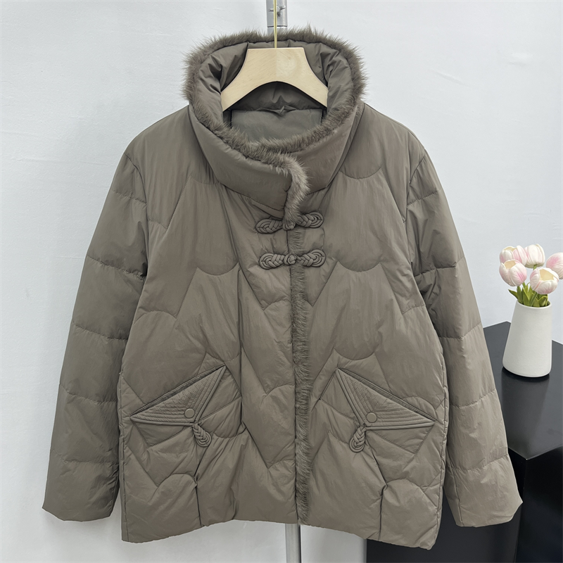 羽绒服中年妈妈装2025新款冬装中老年女装翻领洋气时尚保暖衣外套