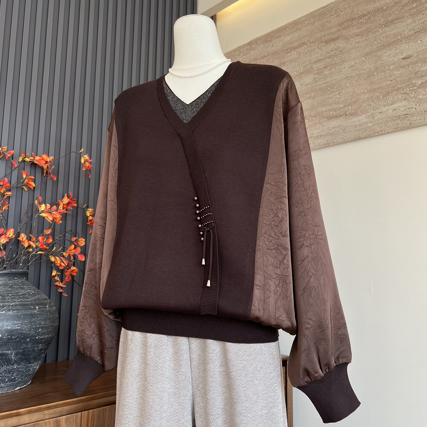 时尚新款妈妈装春季长袖气质V领T恤小衫中老年女士显瘦百搭上衣服