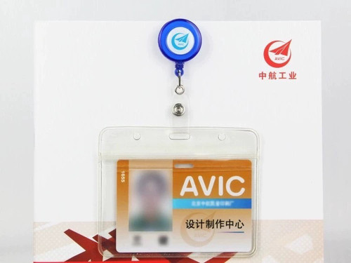 中航工业易拉扣防水卡套加厚滴胶7*10cm内页AVIC伸缩挂绳航空胸牌