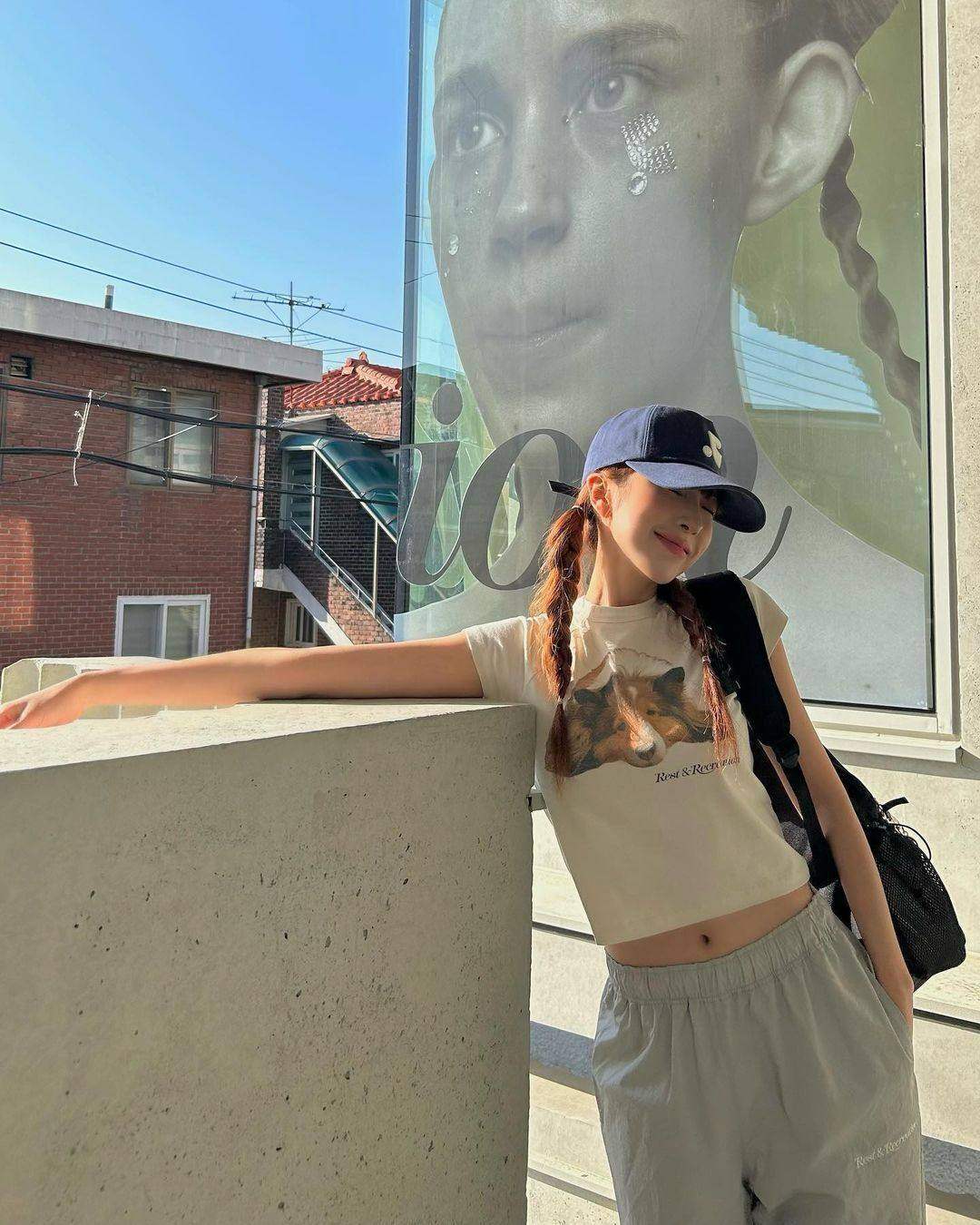 新版韩国小众 rest&recreation牧羊犬印花riri短款露脐短袖t恤