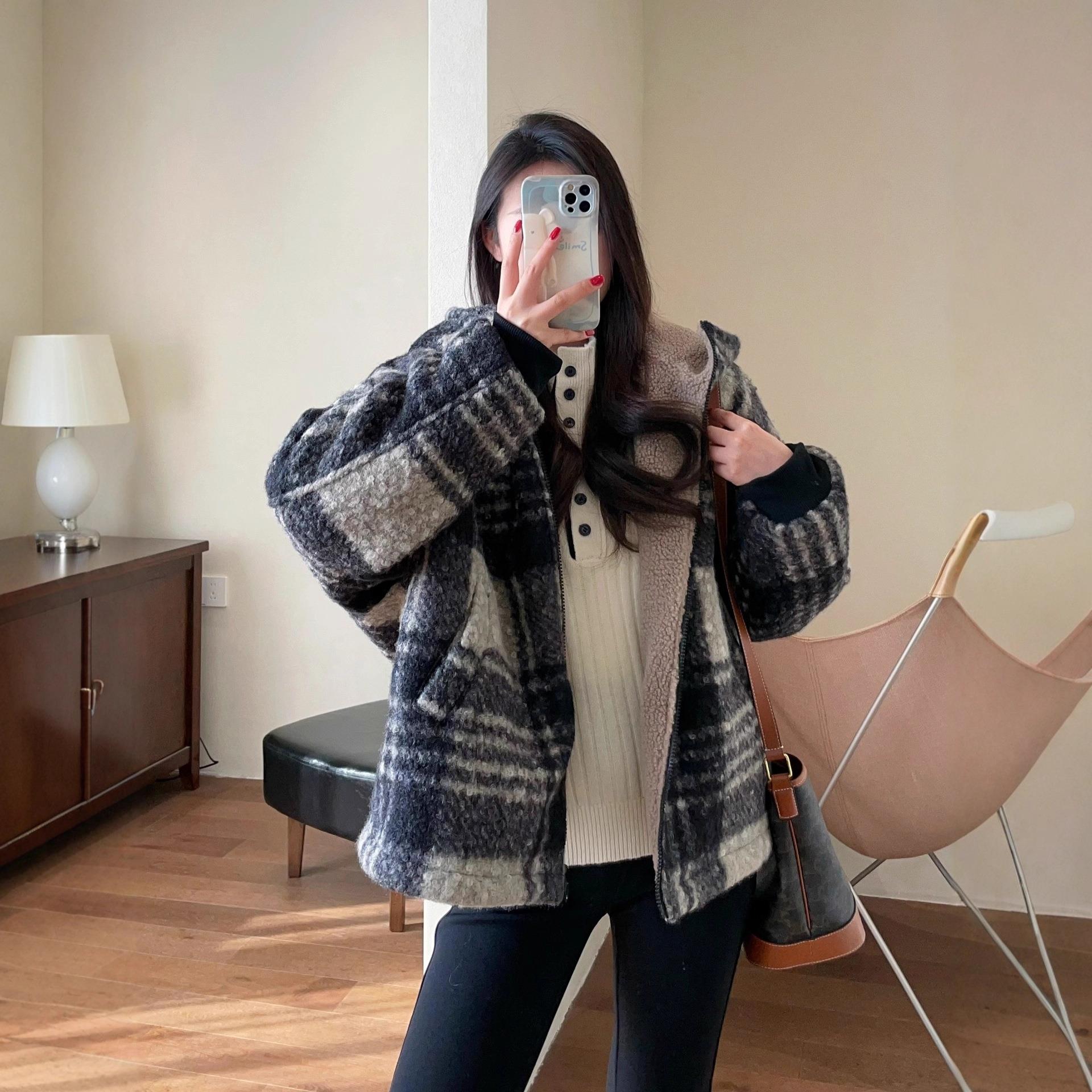 复古时髦两面穿格纹温暖显瘦短款连帽羊羔毛外套女2025冬G110912