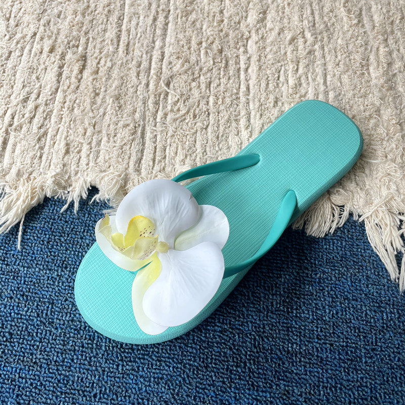 创意新款蓝底白花蝴蝶兰海边拖鞋度假花朵人字拖绝美度假海岛拖鞋