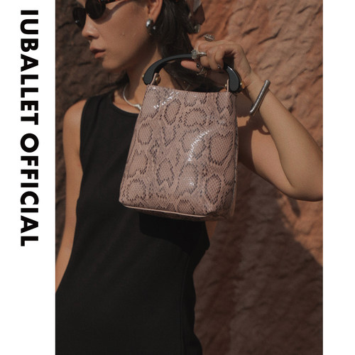 IUBALLET  流瓦 新品老钱风蛇纹手提包真皮斜挎包水桶包