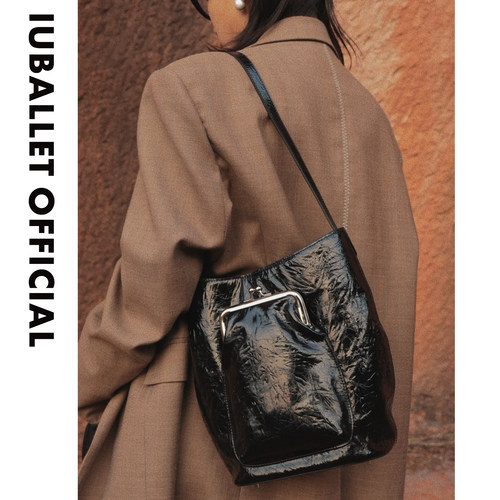 IUBALLET 指纹 2026新品腋下包女斜挎包时尚大包油蜡牛皮水桶包