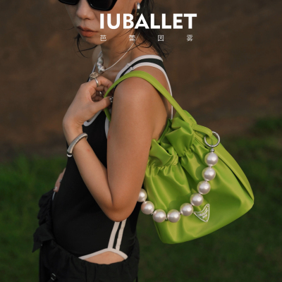 IUBALLET 莱茵茉莉 2026新品布配皮水桶包珍珠装饰链条腋下包布包