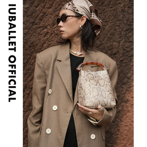 IUBALLET 流瓦 新品老钱风蛇纹手提包真皮斜挎包水桶包