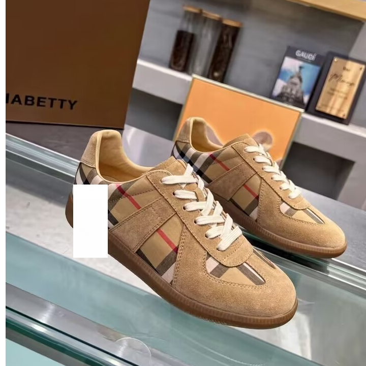 2024新款夏天可穿广州做的鞋格纹马吉拉德训联名平底女鞋耐磨耐穿,女鞋,德训鞋,淘宝优惠券,粉丝福利购,淘宝优惠卷