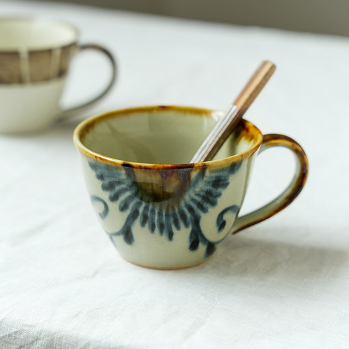 日本进口美浓烧冰裂釉下彩复古手绘唐草马克杯咖啡杯粉引十草水杯 - 封面