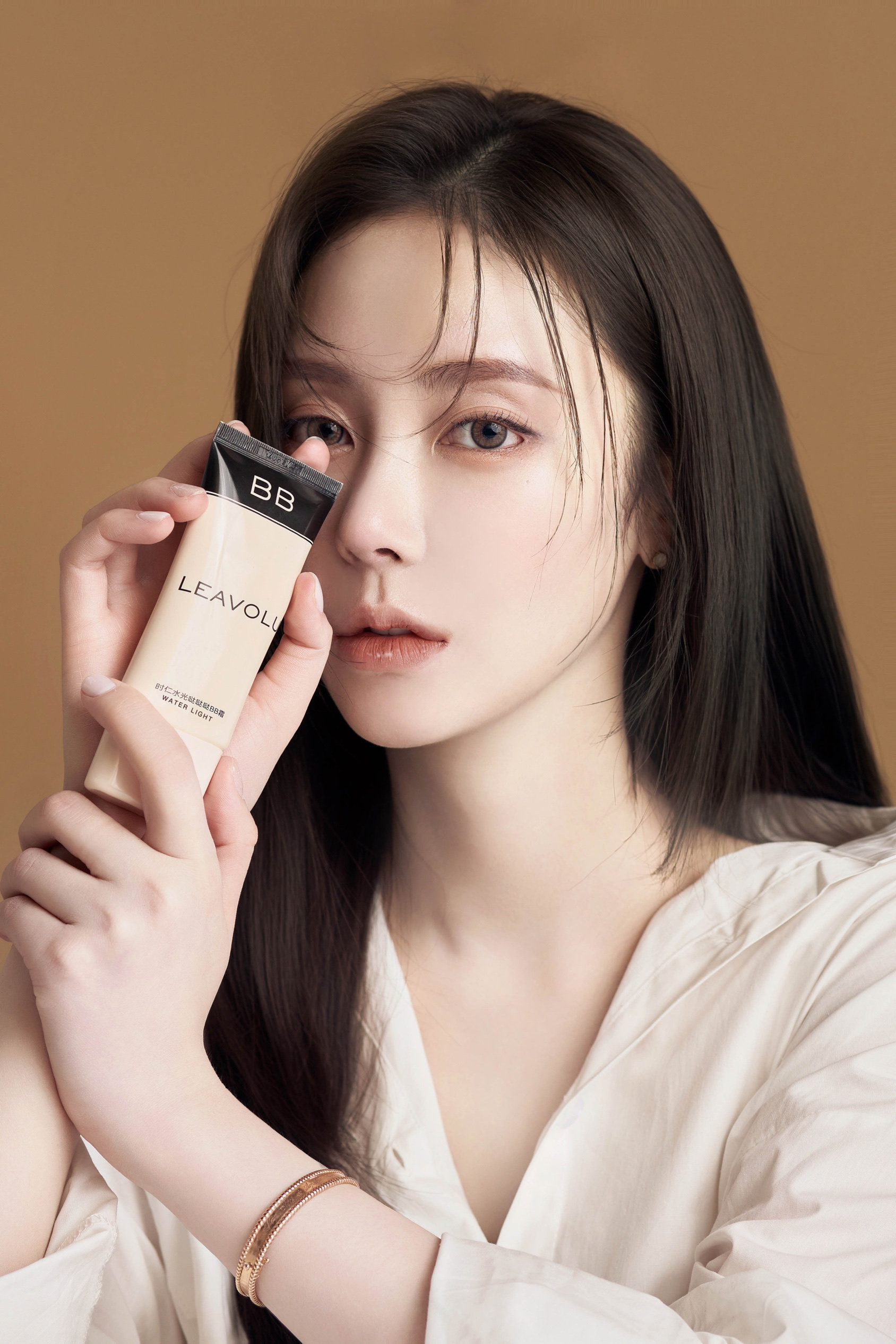 韩国提亮肤色水光定妆粉底液BB霜