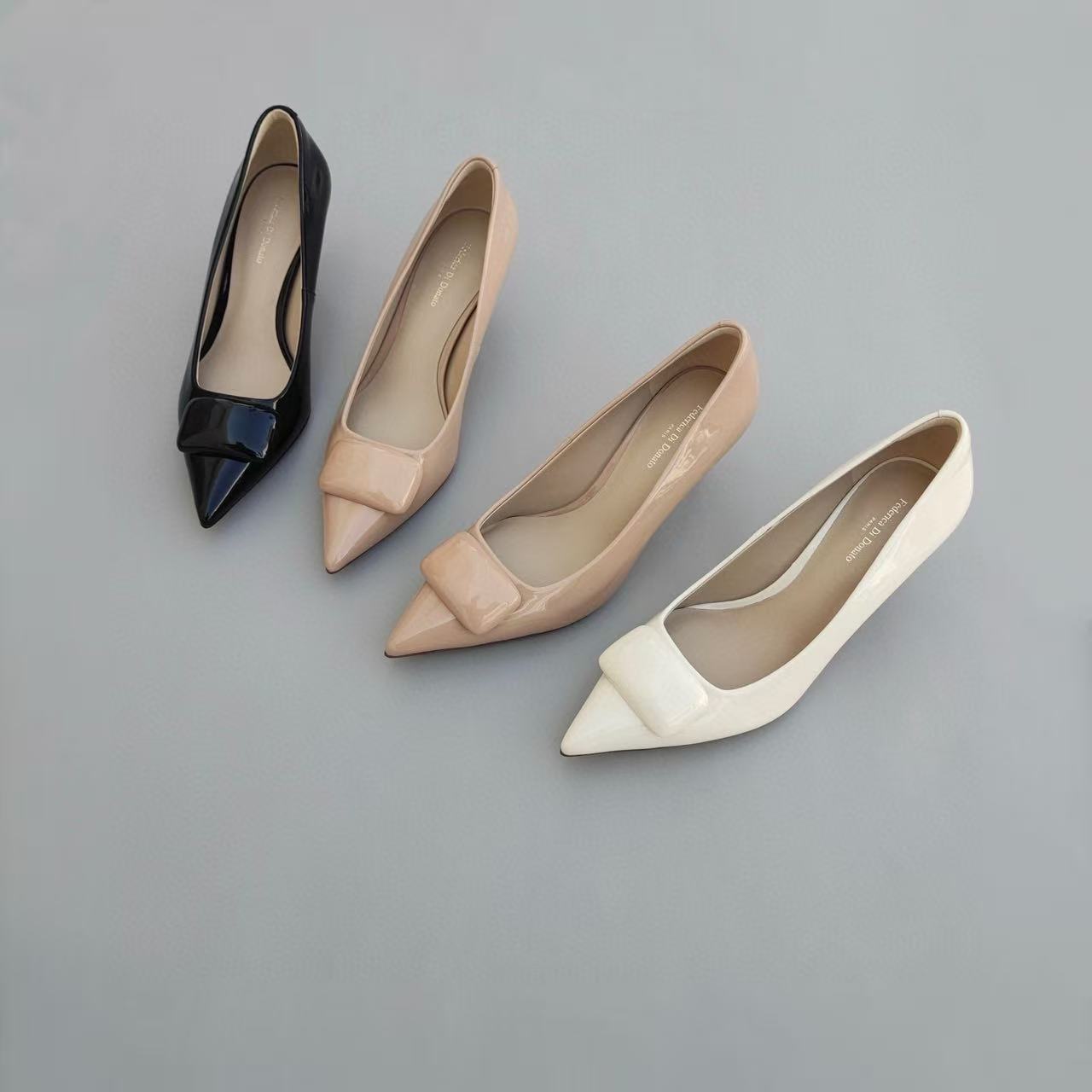 巴黎防滑鞋底牛漆皮面金属扣羊皮内尖头细跟女鞋子单鞋高跟鞋子