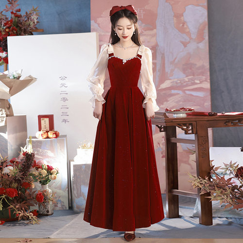 敬酒服新娘2026新款结婚婚礼高级感红色丝绒长袖年轻人订婚礼裙女